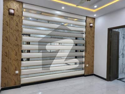 ایڈن ویلی فیصل آباد میں 4 کمروں کا 7 مرلہ مکان 3.6 کروڑ میں برائے فروخت۔