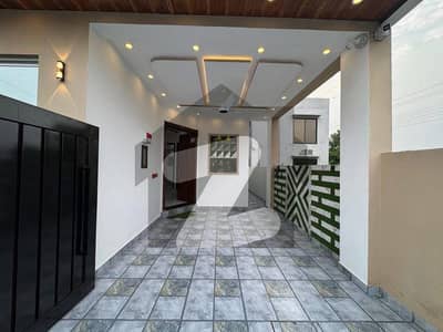 Brand New 5 Marla Modern House for Rent Prime Location