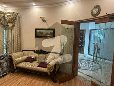 ڈی ایچ اے فیز 1 ڈیفنس (ڈی ایچ اے),لاہور میں 5 کمروں کا 1 کنال مکان 5.5 کروڑ میں برائے فروخت۔