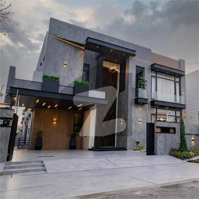 ڈی ایچ اے فیز 8 - بلاک ایس فیز 8,ڈیفنس (ڈی ایچ اے),لاہور میں 5 کمروں کا 1 کنال مکان 4.25 لاکھ میں کرایہ پر دستیاب ہے۔