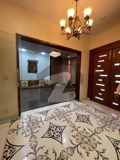 ڈی ایچ اے فیز 8 ڈی ایچ اے ڈیفینس,کراچی میں 6 کمروں کا 1 کنال مکان 15.25 کروڑ میں برائے فروخت۔