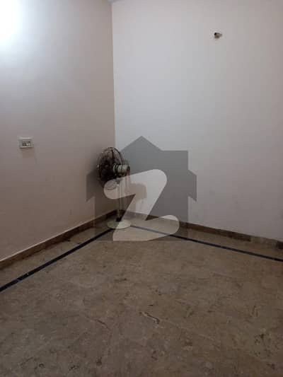گلشن اقبال - بلاک 13-ڈی2 گلشنِ اقبال,گلشنِ اقبال ٹاؤن,کراچی میں 2 کمروں کا 5 مرلہ بالائی پورشن 45.0 ہزار میں کرایہ پر دستیاب ہے۔
