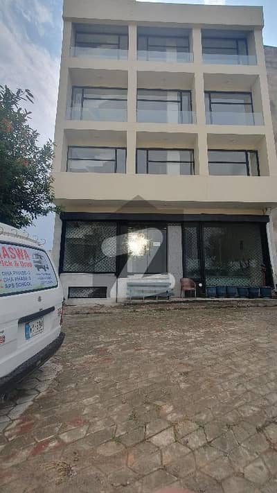 Main Central Commercial Building For Rent