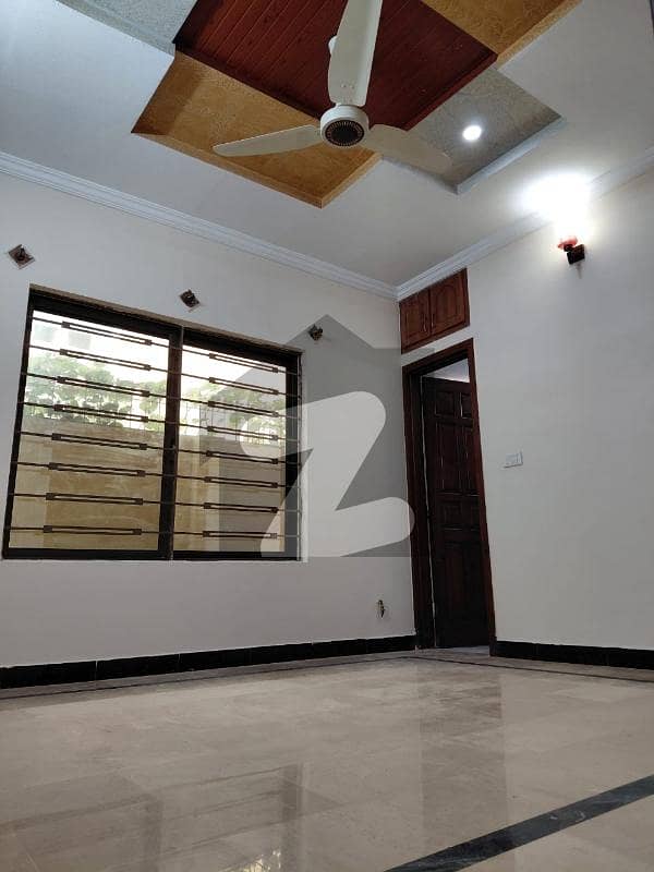 4.5 Used House Available For Sale In G13/1 4.5 Used House Available For Sale In G13/1