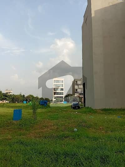 ڈی ایچ اے فیز 6 ڈیفنس (ڈی ایچ اے),لاہور میں 8 مرلہ کمرشل پلاٹ 23.0 کروڑ میں برائے فروخت۔