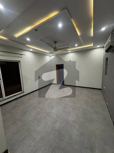 1 Kanal Upper Portion Available For Rent