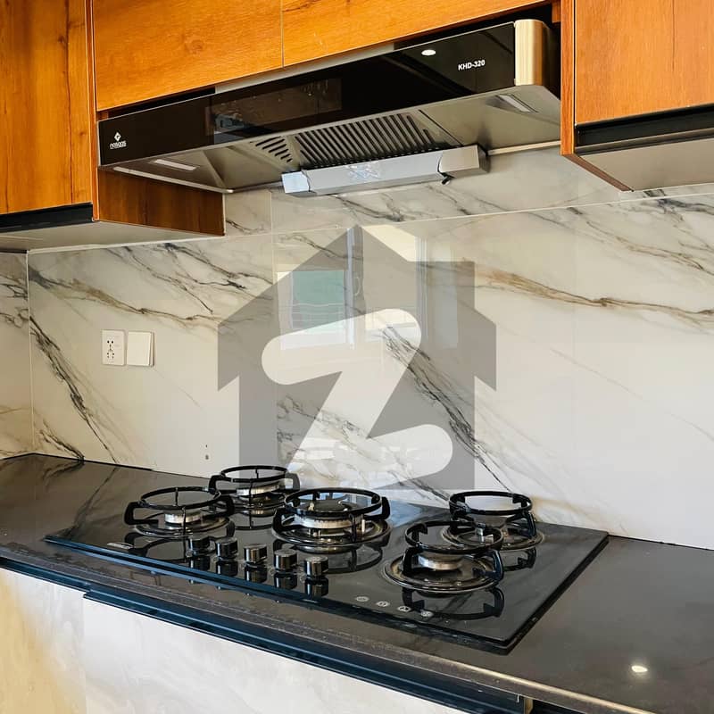 بحریہ ٹاؤن فیز 8 بحریہ ٹاؤن راولپنڈی,راولپنڈی میں 5 کمروں کا 12 مرلہ مکان 3.98 کروڑ میں برائے فروخت۔