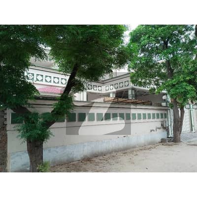 شادمان کالونی فیصل آباد میں 7 کمروں کا 18 مرلہ مکان 4.95 کروڑ میں برائے فروخت۔