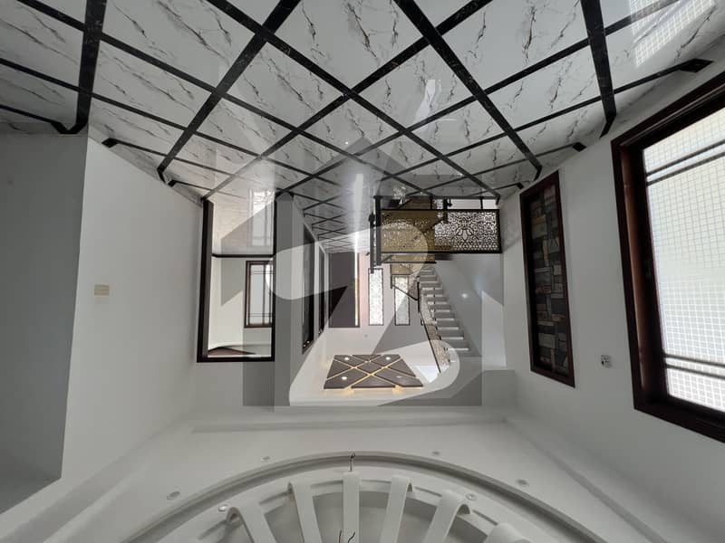 میر حسین آباد حیدر آباد میں 6 کمروں کا 6 مرلہ مکان 3.25 کروڑ میں برائے فروخت۔