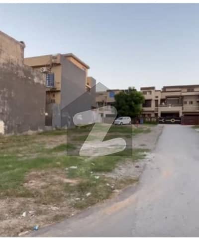 بحریہ ٹاؤن فیز 8 بحریہ ٹاؤن راولپنڈی,راولپنڈی میں 7 مرلہ رہائشی پلاٹ 1.15 کروڑ میں برائے فروخت۔