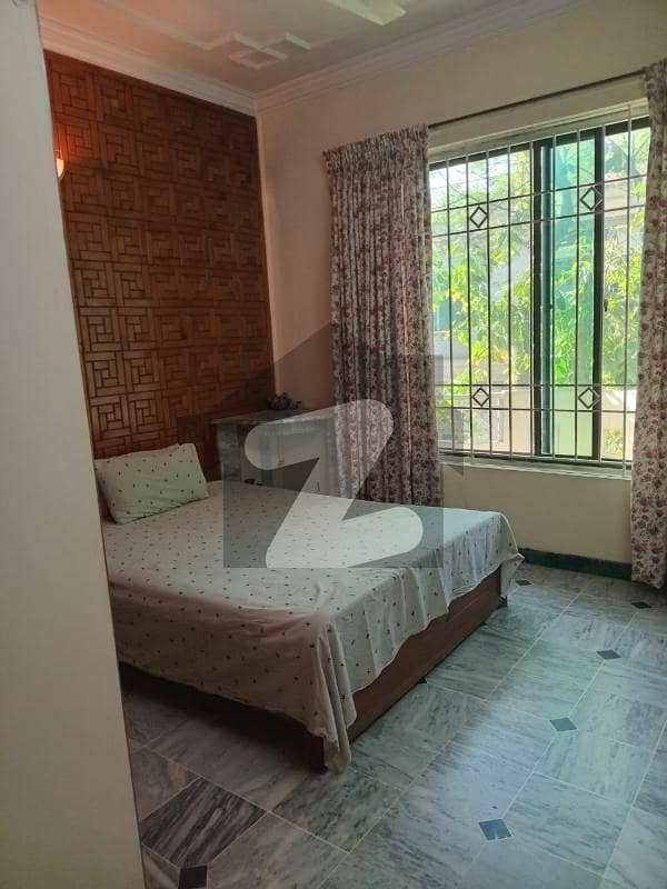 G 11-VIP Location Investor Rate Triple Storey House G 11-VIP Location Investor Rate Triple Storey House