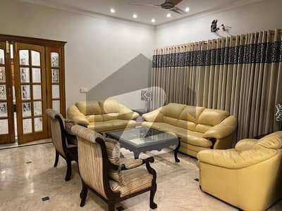 FULL FURNISHED 01 KANAL LUXURIOUS UPPER PORTION AVAILABLE FOR RENT
