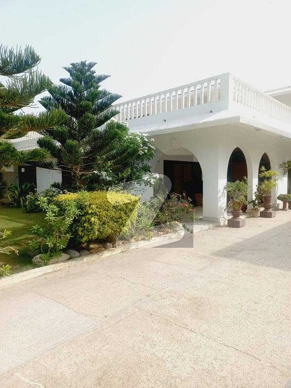 1000 Yards Elegant Bungalow Rent DHA Phase 5