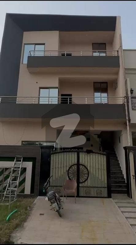 Beautiful location and beautiful house Available. Beautiful location and beautiful house Available.