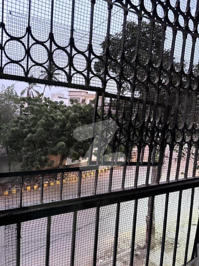 بہادر آباد گلشنِ اقبال ٹاؤن,کراچی میں 1 کنال کمرشل پلاٹ 28.0 کروڑ میں برائے فروخت۔