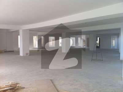کلفٹن ۔ بلاک 5 کلفٹن,کراچی میں 1 کنال دفتر 8.25 لاکھ میں کرایہ پر دستیاب ہے۔