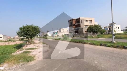 لاھور موٹروے سٹی لاہور میں 2 کنال رہائشی پلاٹ 1.3 کروڑ میں برائے فروخت۔