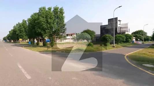 لاھور موٹروے سٹی لاہور میں 2 کنال رہائشی پلاٹ 1.4 کروڑ میں برائے فروخت۔