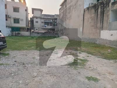 1 Kanal Plot Is Available For Rent