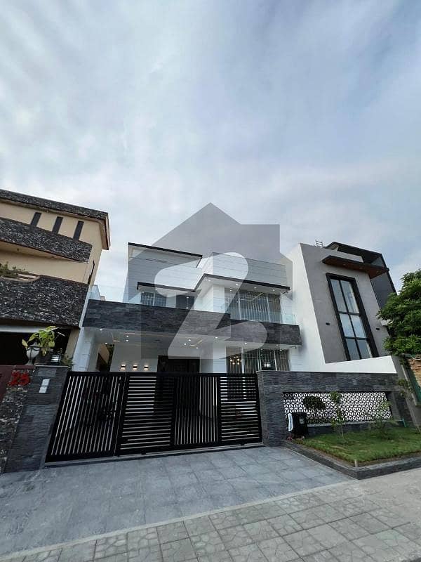 Ten Marla House Available For Sale