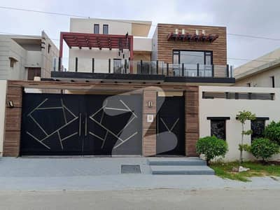 ڈی ایچ اے فیز 8 ڈی ایچ اے ڈیفینس,کراچی میں 7 کمروں کا 1 کنال مکان 26.0 کروڑ میں برائے فروخت۔