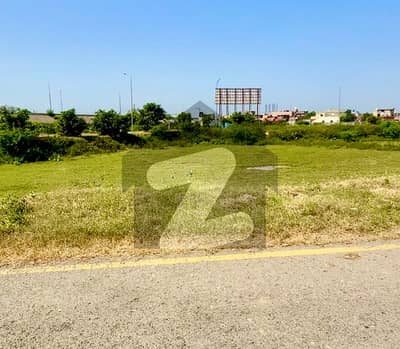 ڈی ایچ اے فیز 8 - بلاک ایکس فیز 8,ڈیفنس (ڈی ایچ اے),لاہور میں 1 کنال رہائشی پلاٹ 3.8 کروڑ میں برائے فروخت۔