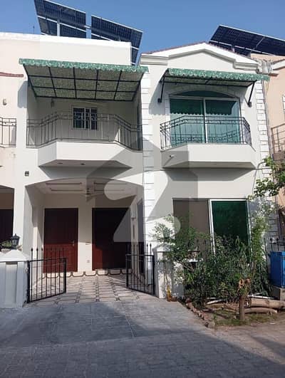 ٹرائیکون ویلیج لاہور میں 4 کمروں کا 5 مرلہ مکان 1.95 کروڑ میں برائے فروخت۔ ٹرائیکون ویلیج لاہور میں 4 کمروں کا 5 مرلہ مکان 1.95 کروڑ میں برائے فروخت۔