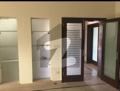 پی جی ای سی ایچ ایس فیز 1 پنجاب گورنمنٹ ایمپلائیز سوسائٹی,لاہور میں 3 کمروں کا 1 کنال مکان 1.7 لاکھ میں کرایہ پر دستیاب ہے۔ پی جی ای سی ایچ ایس فیز 1 پنجاب گورنمنٹ ایمپلائیز سوسائٹی,لاہور میں 3 کمروں کا 1 کنال مکان 1.7 لاکھ میں کرایہ پر دستیاب ہے۔