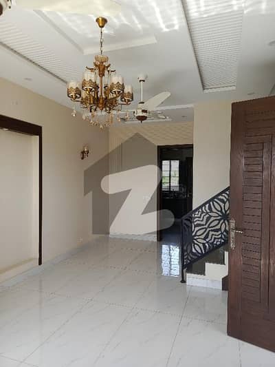 Stunning 5 Marla House In Airport Road Available
