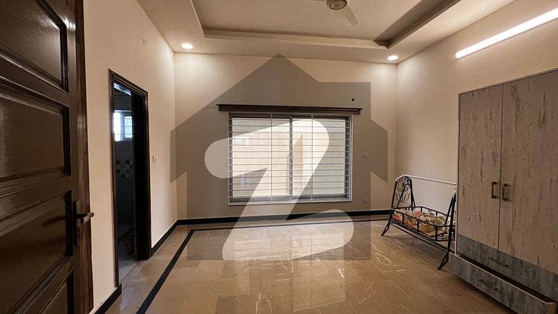 D17/2 MVHS 10 Marla Used House Available For Sale D17/2 MVHS 10 Marla Used House Available For Sale