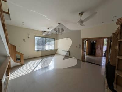 Elegant Corner House For Rent In F-7