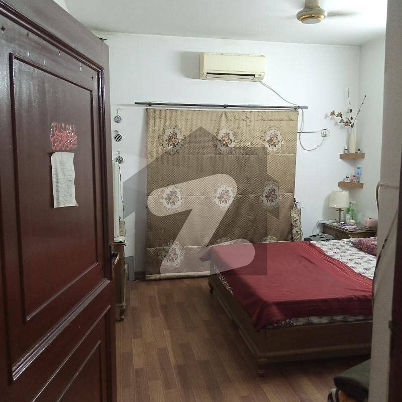 جی ۔ 10/4 جی ۔ 10,اسلام آباد میں 5 کمروں کا 6 مرلہ مکان 4.5 کروڑ میں برائے فروخت۔