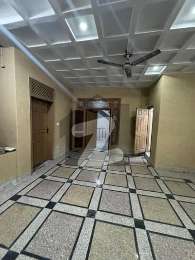 چکلالہ سکیم 3 چکلالہ سکیم,راولپنڈی میں 6 کمروں کا 12 مرلہ مکان 1.6 لاکھ میں کرایہ پر دستیاب ہے۔