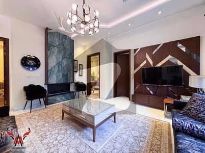 ڈی ایچ اے فیز 7 - بلاک یو فیز 7,ڈیفنس (ڈی ایچ اے),لاہور میں 4 کمروں کا 10 مرلہ مکان 4.45 کروڑ میں برائے فروخت۔