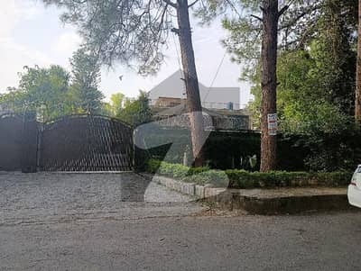 F 8 House Available 100*180 2000 Square Yards Near Margla Road.