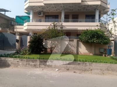 i-8 Near kachnar Park one kanal Ground poration 4 Bedroom with sapparte Gate For Rent.