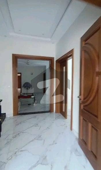 آئی ۔ 8/3 آئی ۔ 8,اسلام آباد میں 8 کمروں کا 14 مرلہ مکان 19.5 کروڑ میں برائے فروخت۔