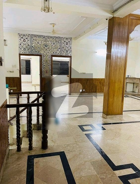 آئی ۔ 8 اسلام آباد میں 6 کمروں کا 12 مرلہ مکان 9.9 کروڑ میں برائے فروخت۔