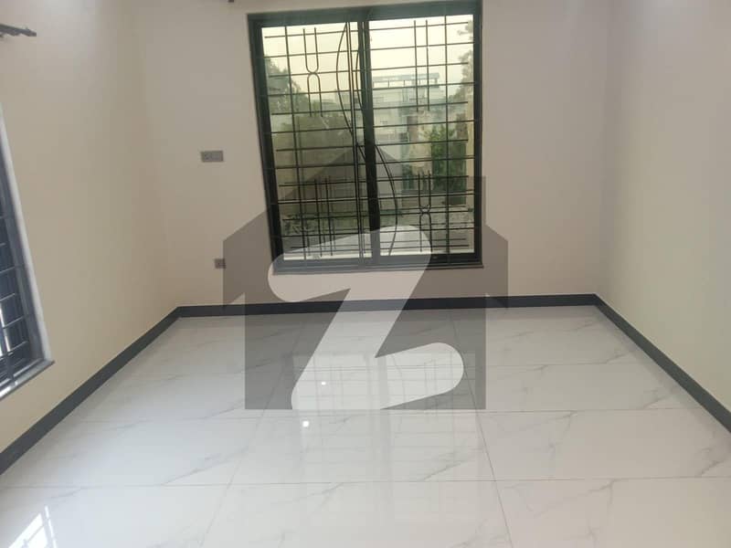 Brand New Upper Portion (One Kanal) Brand New Upper Portion (One Kanal)