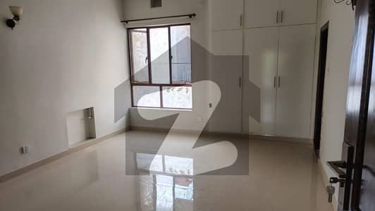 آئی ۔ 8 اسلام آباد میں 6 کمروں کا 1 کنال مکان 6.0 لاکھ میں کرایہ پر دستیاب ہے۔