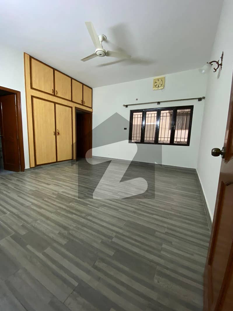 Good Condition Upper Portion Good Condition Upper Portion