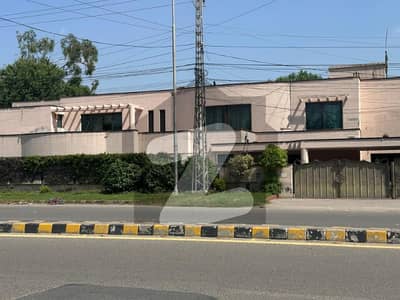 گارڈن ٹاؤن لاہور میں 8 کمروں کا 2 کنال مکان 11.0 لاکھ میں کرایہ پر دستیاب ہے۔