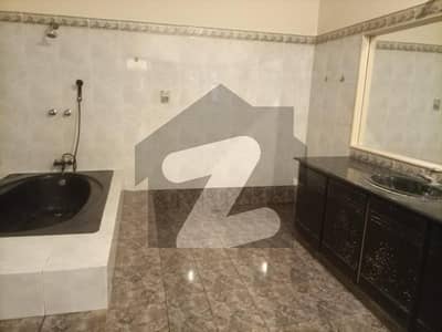 ڈی ایچ اے فیز 6 ڈی ایچ اے ڈیفینس,کراچی میں 6 کمروں کا 2 کنال مکان 8.5 لاکھ میں کرایہ پر دستیاب ہے۔