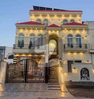 سٹی ہاؤسنگ سوسائٹی گوجرانوالہ میں 5 کمروں کا 10 مرلہ مکان 4.5 کروڑ میں برائے فروخت۔
