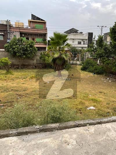 17.3 Marla 3 side corner plot for sale in banigala