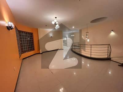 HOUSE AVAILABLE FOR SALE  BLOCK H  MOST PRIME LOCATION OF BLOCK H  VERY WELL MAINTAINED  VERY NEAT AND CLEAN STREET