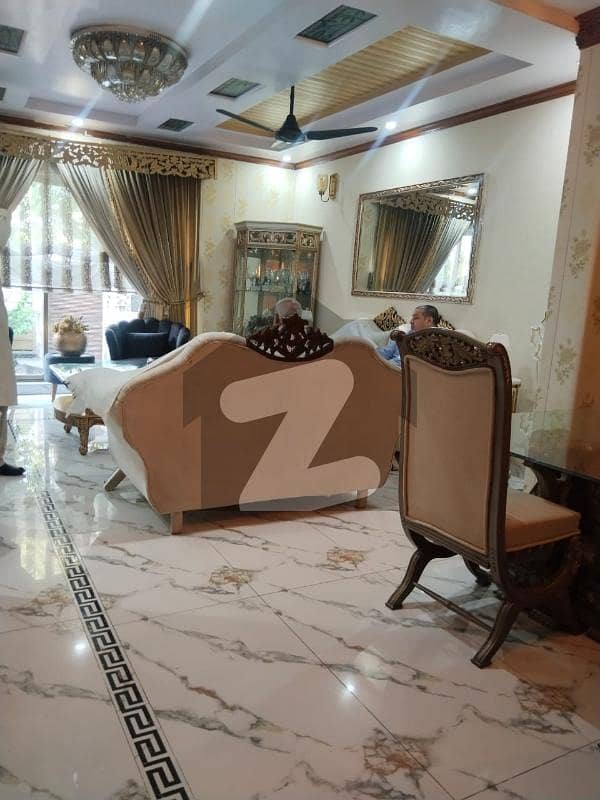 عسکری 10 - سیکٹر اے عسکری 10,عسکری,لاہور میں 4 کمروں کا 10 مرلہ مکان 5.35 کروڑ میں برائے فروخت۔