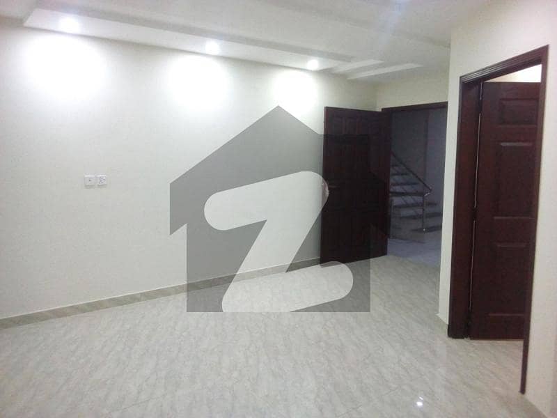 500 Sqft Luxurious Non Furnished Apartment For Rent With Original Pics 500 Sqft Luxurious Non Furnished Apartment For Rent With Original Pics