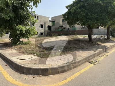KANAL BOULEVARD CORNER LEVEL PLOT