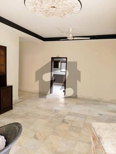 1 KANAL LOWER PORTION AVAILABLE FOR RENT IN DHA PHASE 4 BLOCK BB LOWER PORTION LOCKEDLAHORE
